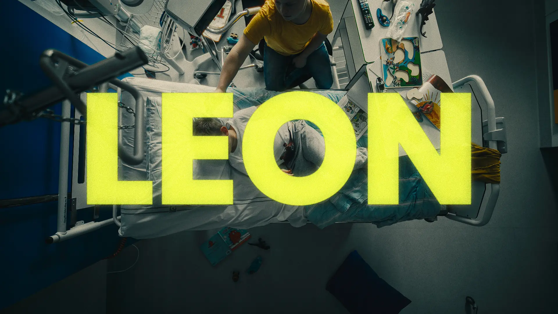 Scen ur kampanjfilmen: Leon på sjukhus, med namnet Leon över bilden